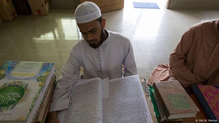 Bangladesch Islam - Szenen aus Madrasa (DW/M. Mamun)