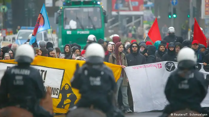 Deutschland Bundesparteitag der AfD in Köln Proteste