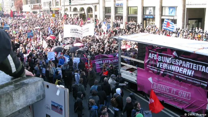 Deutschland Köln - Demonstrationen gegen den AfD Parteitag