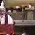 Italien Rom Papst Franziskus in der Kirche San Bartolomeo