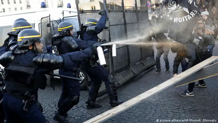 Frankreich Paris Präsidentschaftswahl Ausschreitungen (picture-alliance/AP Photo/K. Zihnioglu)