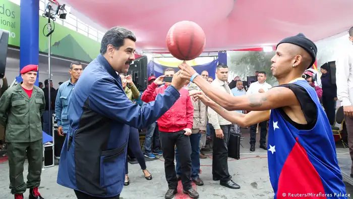 Venezuela TV Sendung mit Nicolás Maduro (Reuters/Miraflores Palace)