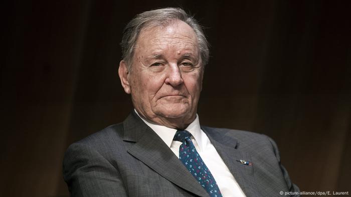 Uderzo cumplió noventa años en abril de 2017 y alcanzó así la edad de su personaje Matusalémix, el hombre más viejo del pueblo de Astérix.
