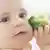 Baby (12-17 Monate) haelt Brokkoli, Baby girl (12-17 months) holding broccoli