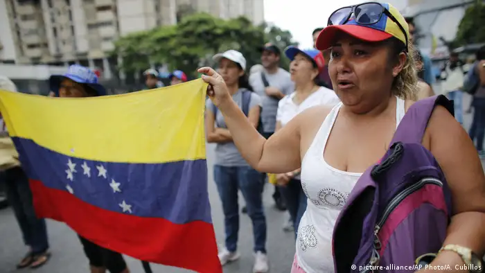 Según Delcy Rodríguez, ministra de RR.EE., su país se retirará de la OEA, si ésta realiza reunión de cancilleres sin aval de Venezuela, tras alertar que este jueves sesionará Consejo Permanente Extraordinaria. 26.04.2017