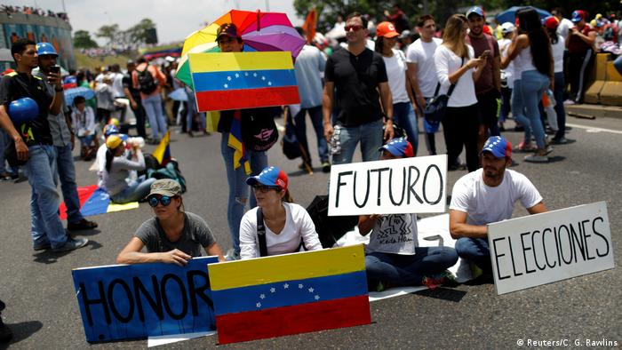 Manifestación por elecciones democráticas en Venezuela. Aquí en Caracas el 24 de abril de 2017