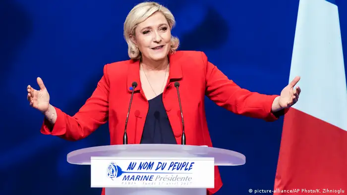 Frankreich Marine Le Pen in Paris (picture-alliance/AP Photo/K. Zihnioglu)