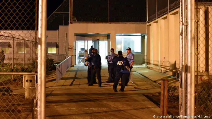 Las autoridades de Arkansas ejecutaron el lunes a dos condenados mediante una inyección letal, informó la fiscal general del estado norteamericano, Leslie Rutledge. Jack Jones, condenado en 1996 por violación y asesinato, fue el primero en ser ejecutado y tres horas después murió Marcel Williams, quien había sido condenado por los mismo delitos. (25.04.2017) 