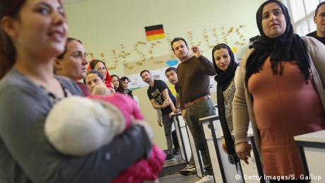 Deutschland Asylbewerber in Berlin Symbolbild (Getty Images/S. Gallup)
