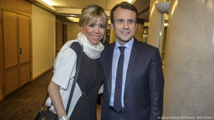 Frankreich Präsidentschaftswahl 2017 | Emmanuel Macron & Ehefrau Brigitte Trogneux (picture-alliance/AP Photo/C. Petit Tesson)