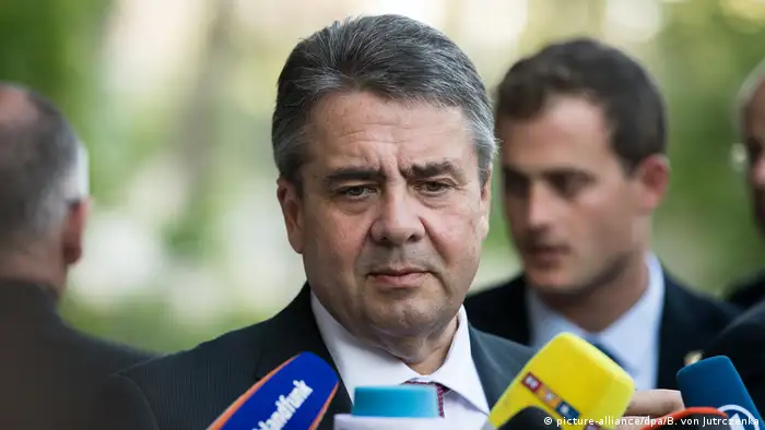 La canciller alemana defendió la decisión de su ministro de Exteriores, Sigmar Gabriel, de reunirse con defensores de derechos humanos críticos con el Gobierno israelí, por lo que el primer ministro canceló encuentro. 26.04.2017