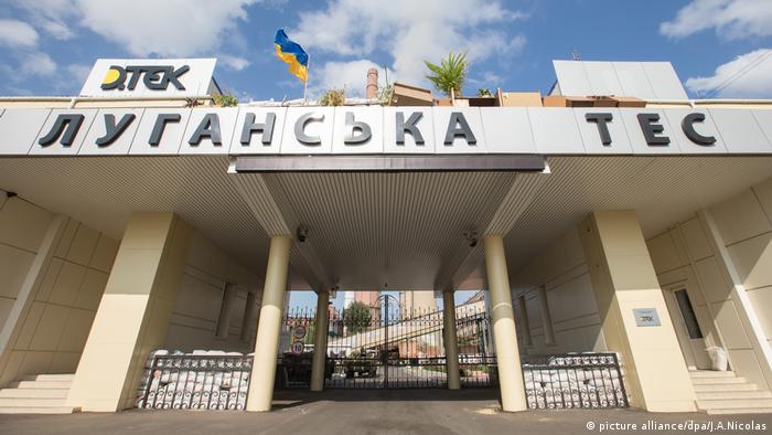 Der Eingang des E-Werks in der Stadt Schtschastja, das große Teile von Luhansk mit Strom versorgt (Foto: picture alliance/dpa/J.A.Nicolas)