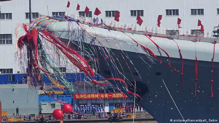 China Einweihung Flugzeugträger in Dalian