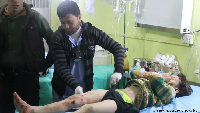 La Unión Europea sanciona a 16 personas del régimen sirio por su papel en el desarrollo y uso de armas químicas contra la población civil en guerra siria. Son ya 255 los altos mandos sirios vetados para entrar a la UE. 17.07.2017