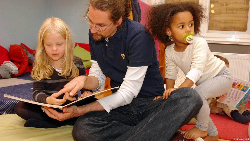 Why Aren T More Men Working In Childcare Germany News And In Depth Reporting From Berlin And Beyond Dw 27 04 2017