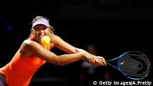 Sharapova se retira de torneo por molestias en brazo