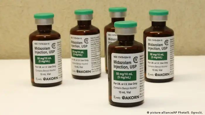El estado de Arkansas (EE.UU.) ejecutó al prisionero Kenneth Williams, un afroamericano de 38 años condenado a muerte tras matar a cuatro personas, dos de ellas durante una fuga de prisión en 1999. (28.04.2017)