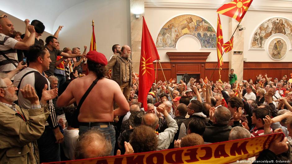 Powder keg in the Balkans DW 05/18/2017