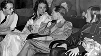 Deutschland Joseph Goebbels im Gespräch mit Schauspielern