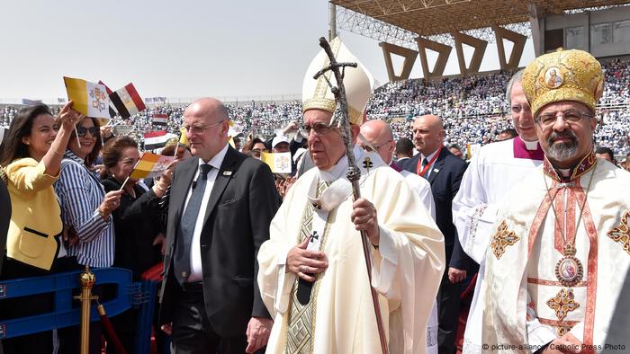 Egypt Pope Francis visits Cairo (picture-alliance / Catholic Press Photo)