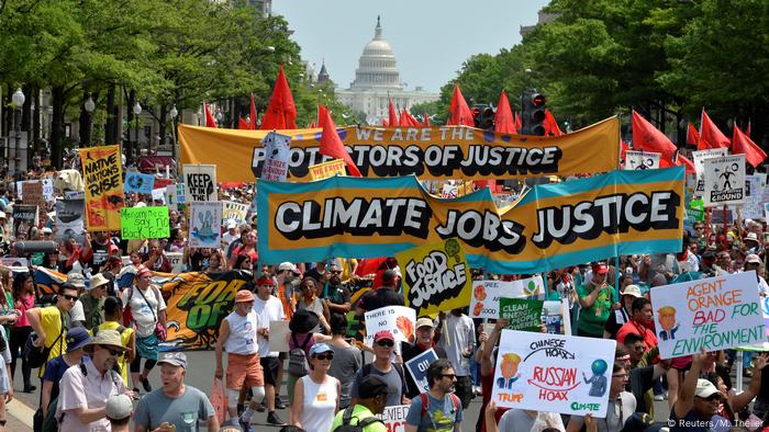 Demonstrators gather for People's Climate March in Washington (Reuters/M. Theiler)