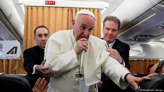 Papst Franziskus Flugzeug Statement Nordkorea (Reuters/G. Borgia)