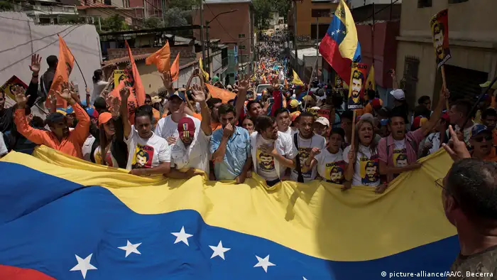 Venezuela Los Teques Opposition Protest (picture-alliance/AA/C. Becerra)