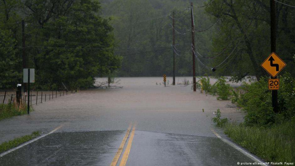 Deadly storms and flooding in US Midwest, South