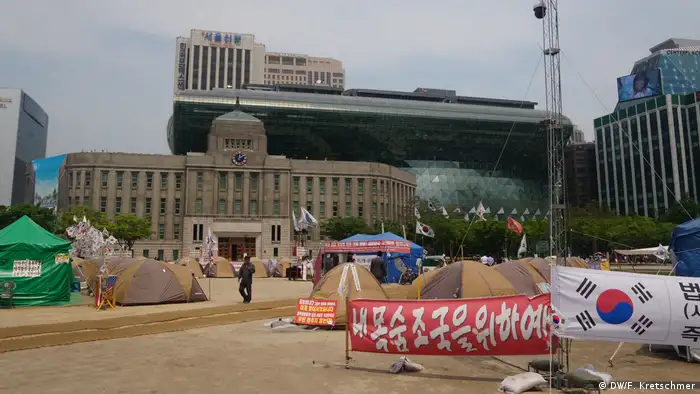 Südkorea Wahlkampf Loyalisten Zeltlager (DW/F. Kretschmer)
