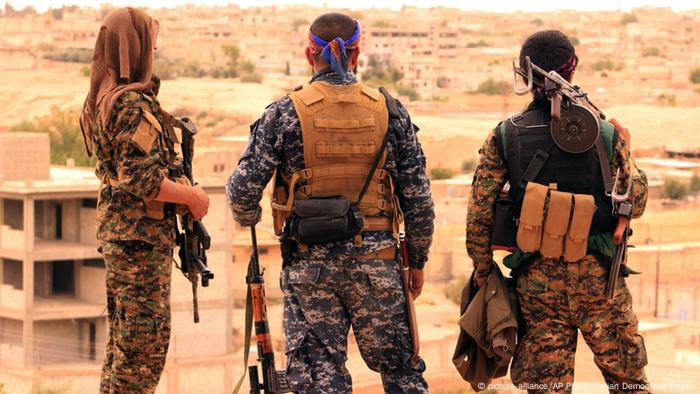 Syrien Tabqa SDF Kämpfer