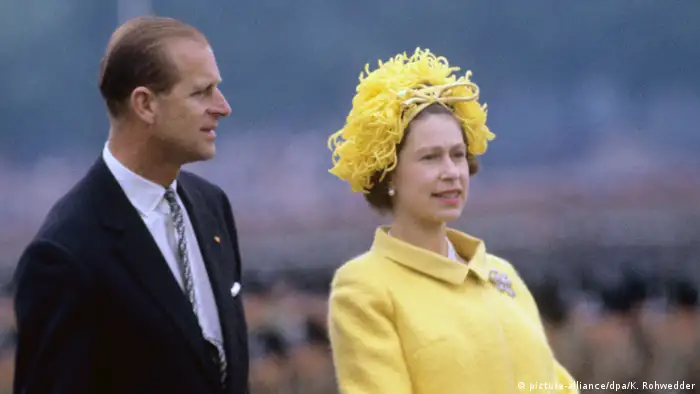 Prinz Philip und die Queen (picture-alliance/dpa/K. Rohwedder)
