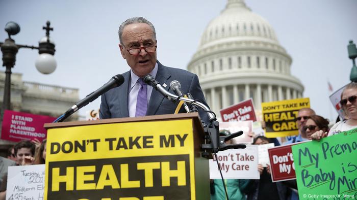 Nehmt nicht meine Krankenversicherung weg verlangt im Mai 2017 Chuck Schumer, der Chef der Demokraten im US-Senat