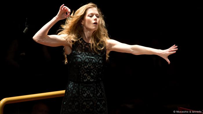 Passionate Conductor Barbara Hannigan Music Dw 08 05 17