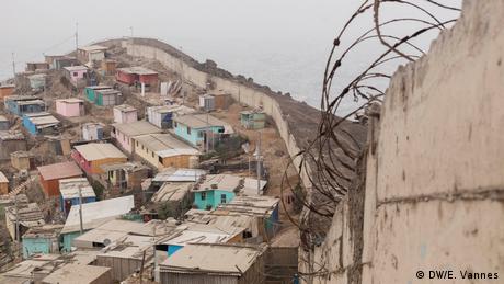 Peru Mauer der Schande in Lima