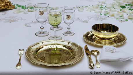 Geschirr und Besteck auf dem Tisch im Élysée-Palast (Foto: Getty Images/AFP/F. Guillot)