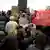 Червоний прапор в руках в учасників ходи у Києві, 9 травня
