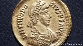 Foto einer Münze aus dem Zeitalter von Kaiser Theodosius I. (Foto: dpa)