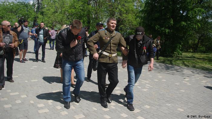 Задержание одного из участников празднования Дня победы в парке имени Тараса Шевченко в Одессе