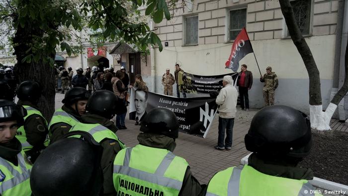 Националисты с портретами Степана Бандеры