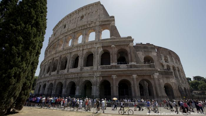 Italien Kolosseum in Rom (picture-alliance/AP Photo/A. Medichini)