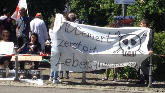 Deutschland Protest gegen HeidelbergCemen in Heidelberg (Privat)