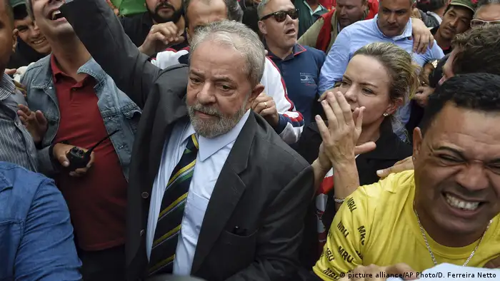 Brasilien Lula da Silva (picture alliance/AP Photo/D. Ferreira Netto)