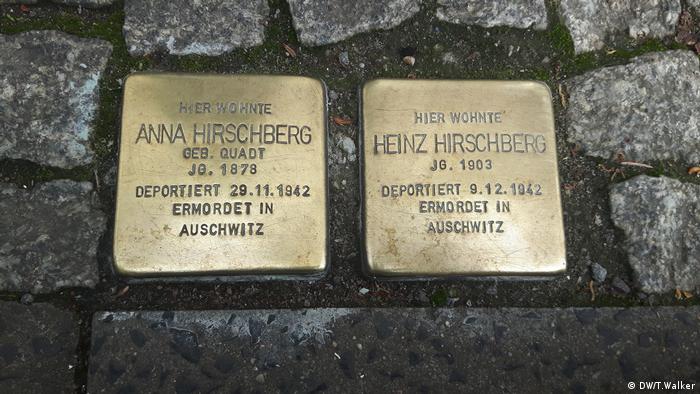 Bronze plaques in testimony to murdered Jews