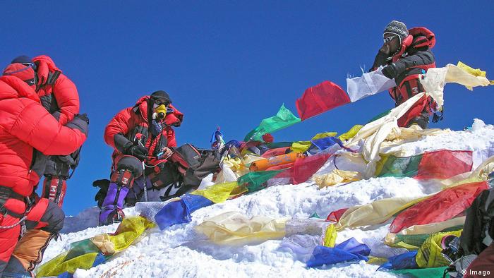Himalaya - Saisonbeginn für Extrembergsteiger