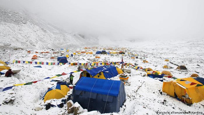 Himalaya - Saisonbeginn für Extrembergsteiger (Foto: picture alliance/dpa/R.Harding)