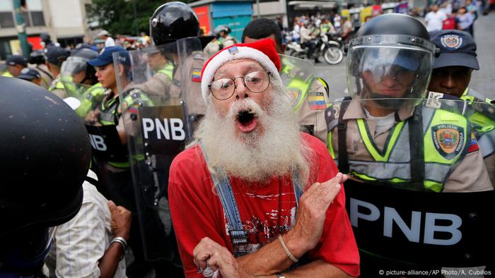 Venezuela Unruhen und Auschreitungen in Caracas (picture-alliance/AP Photo/A. Cubillos)