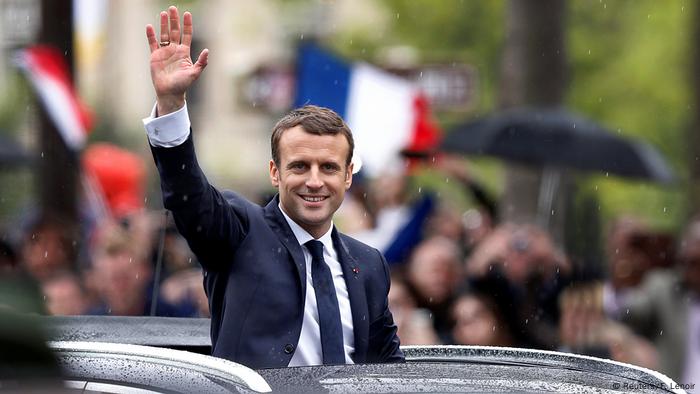 El presidente electo de Francia, el centrista Emmanuel Macron, de 39 años, juró el cargo para los próximos cinco años en una ceremonia en el Palacio del Elíseo, donde François Hollande le traspasó el poder. (14.05.2017)