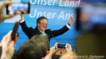 Ο Άρμιν Λάσετ πανηγυρίζει τη νίκη του στις εκλογές του 2017 στο Ντίσελντορφ