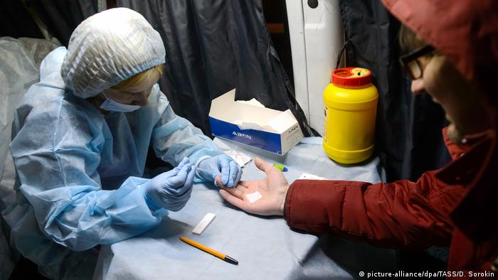 Пациент проходит тест на ВИЧ в Екатеринбурге