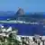 Blick über die Bucht bei Botafogo auf den Zuckerhut in Rio de Janeiro (Foto: dpa)